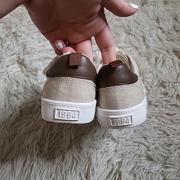 *SOLD* Canvas Faux Suede Trim Boy's Kid's Old Navy Sneakers Shoes - 13 - Picture 8 of 12